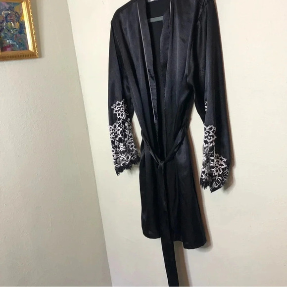 Jones New York Black Silky Robe with Eyelash Lace Sleeves Medium - Picture 2 of 6
